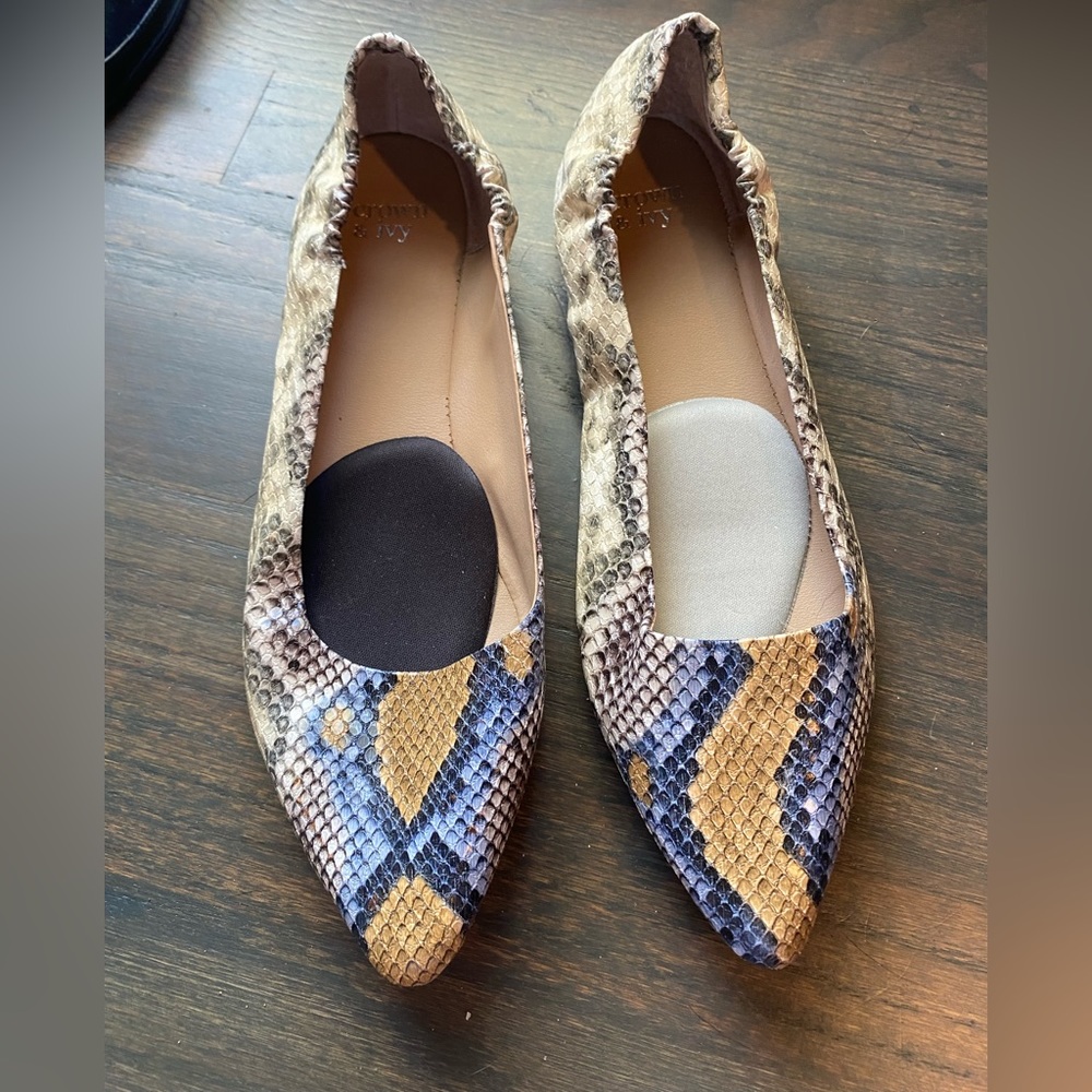 Crown and Ivy faux snakeskin flat shoes sz 8.5